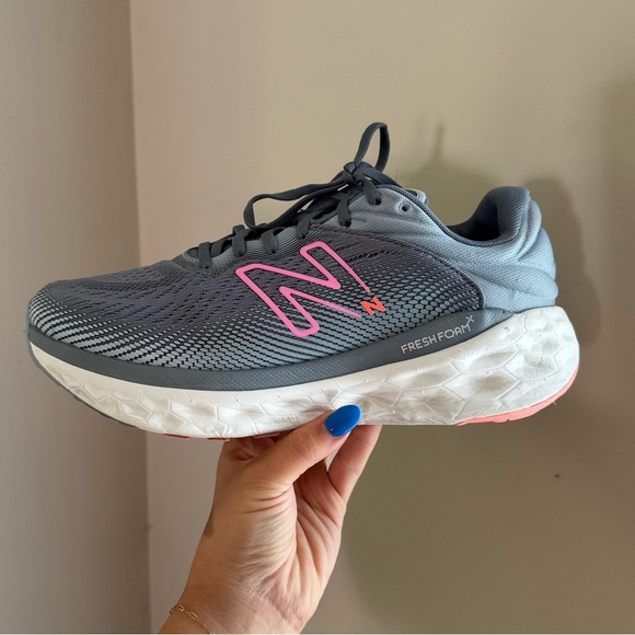 New Balance women's W840fv1 Running Shoe - Picture 3 of 7